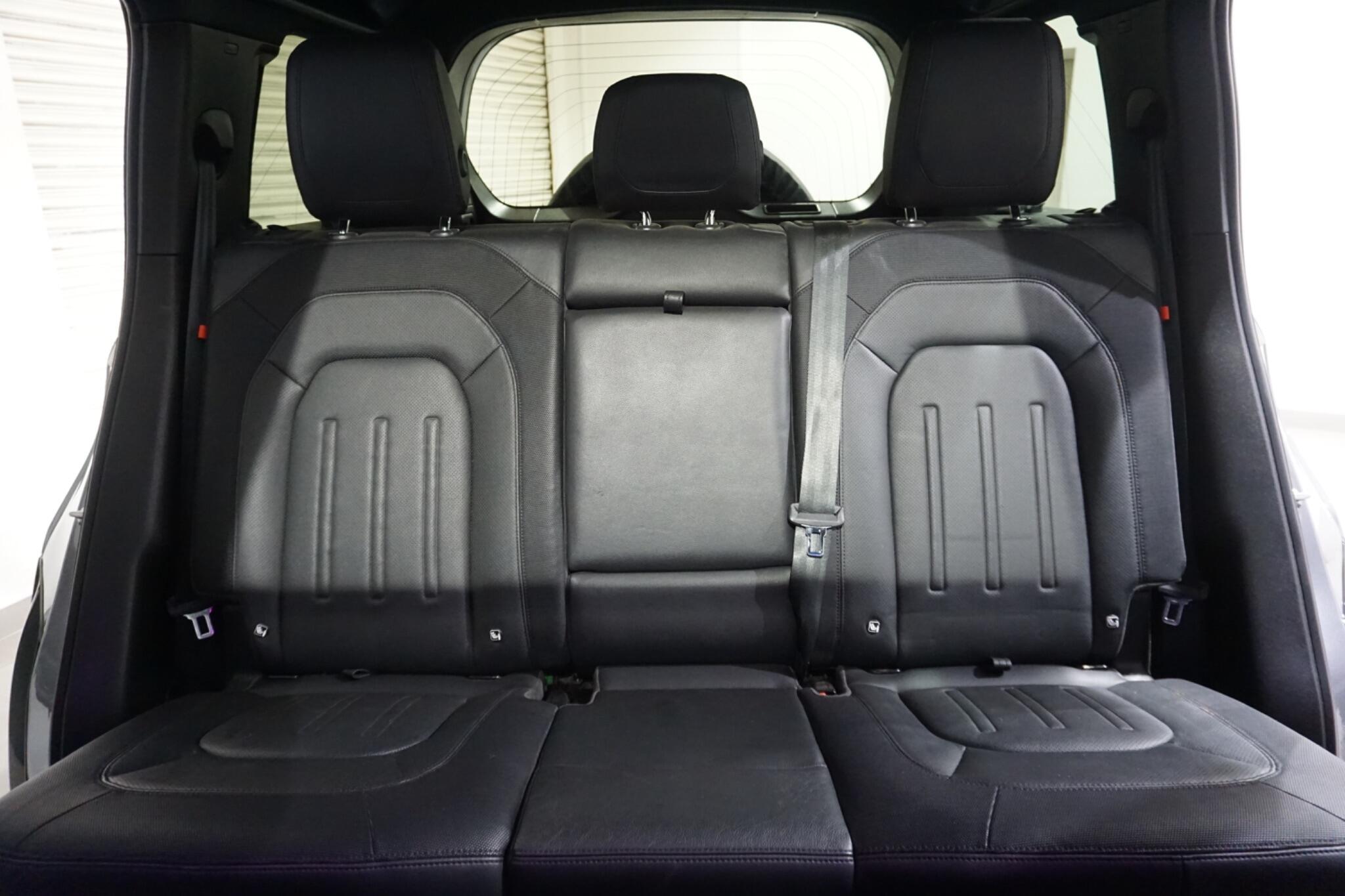 Land Rover Defender 110 3.0 D250 MHEV X-Dynamic SE SUV 5dr Diesel Auto 4WD Euro 6 (s/s) (250 ps)